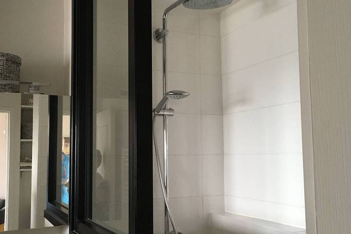 Appartement entier, Rare! Beautiful and spacious architect's apartment with the sea at your feet in Bernières-sur-Mer, Région de Caen