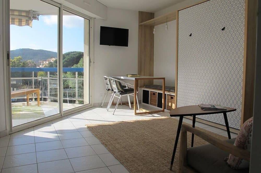 Ganze Wohnung, Superbe appartement studio cabine au bord de la plage in Agay, Saint-Raphaël