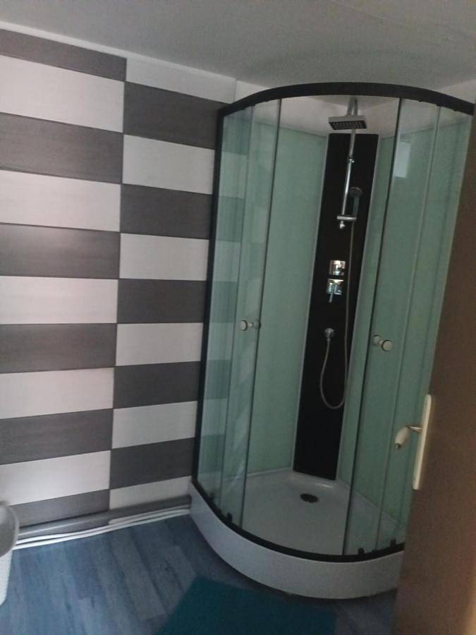 Gîte pour 12 personnes, avec jardin et terrasse à La Fère - 2