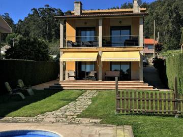 Chalet para 5 personas, con piscina además de jardín y terraza en Morrazo