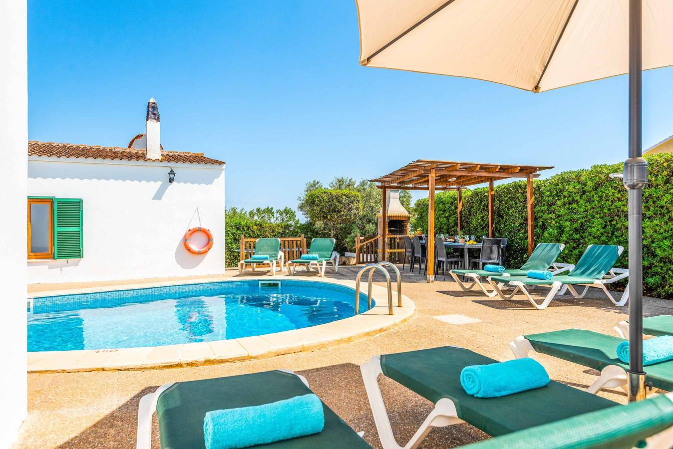 Chalet para 10 personas con piscina para niños in Cala Blanes, Ciudadela