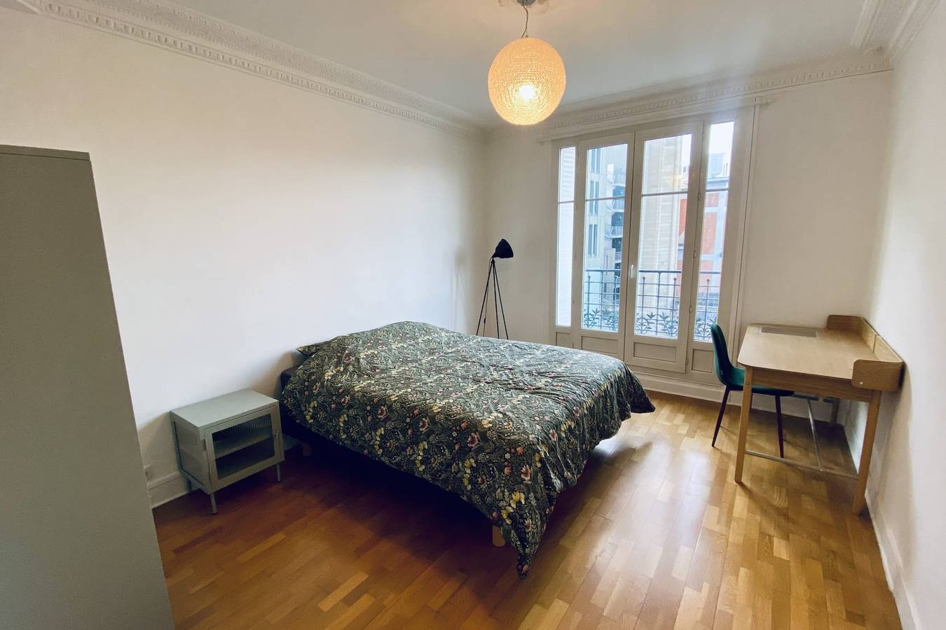 Apartamento inteiro, Bright 47m² near Montparnasse & Metro 13 in 14.º arrondissement de Paris, Paris