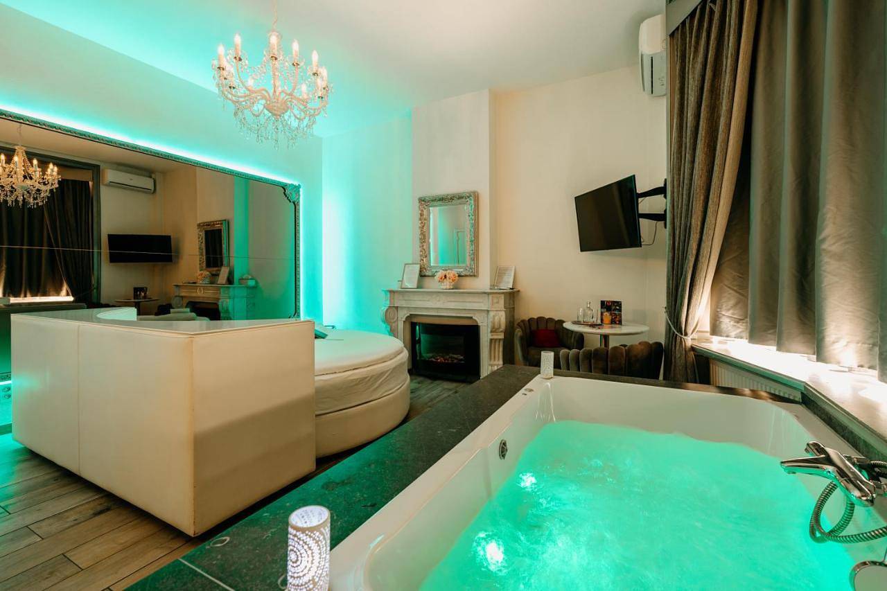 Queen Room with Spa Bath in Luik, Luik en omgeving