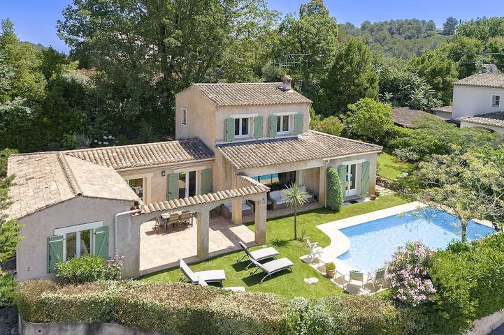 Villa for 8 people, with Terrace and Garden as well as Pool in Valbonne
