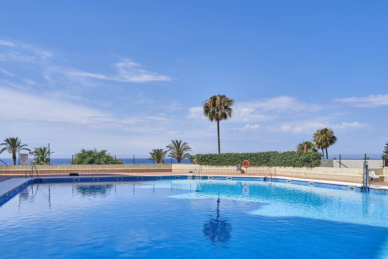 Apartamento entero, Apartamento "Mirador del Mar" con vistas al mar, piscina compartida y Wi-Fi in Torrox Costa, Torrox