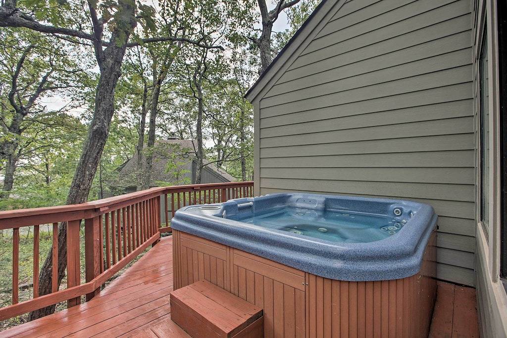 Wintergreen Home mit Whirlpool, Deck & Blick auf die Berge in Wintergreen, Nelson County