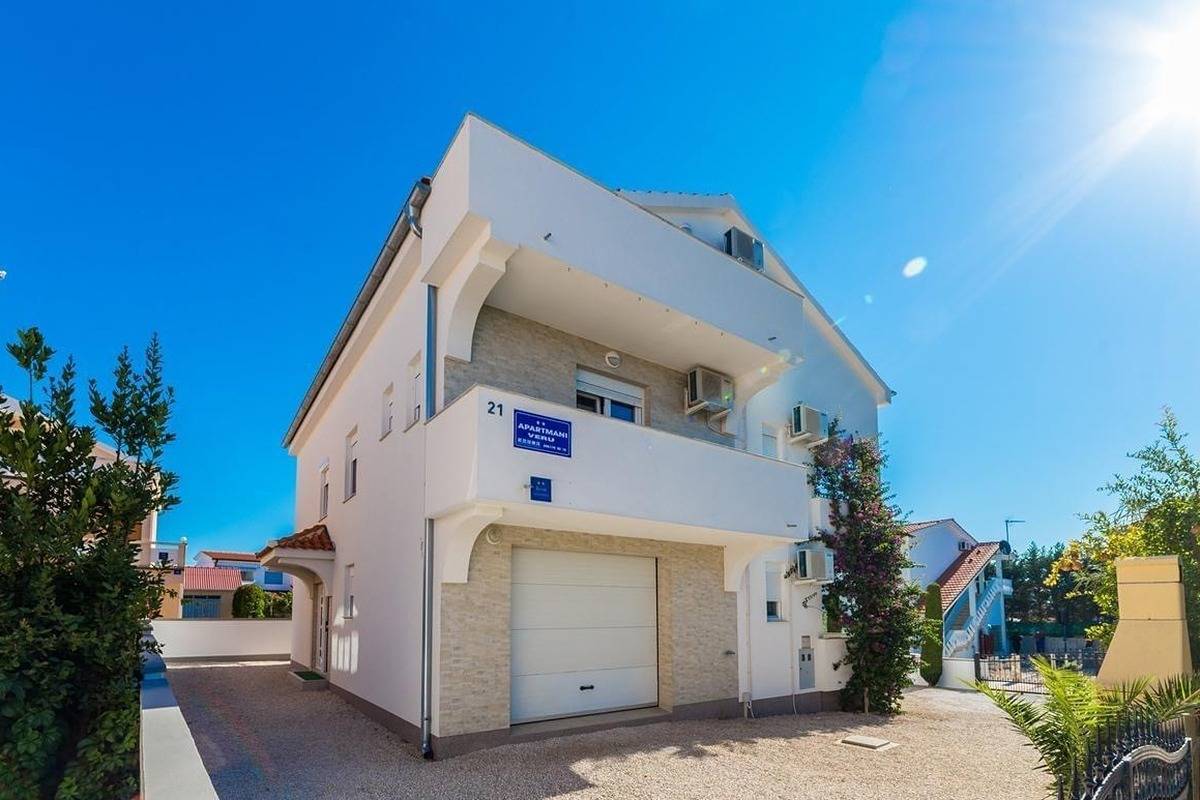 Ganze Wohnung, 1-Zimmer-Ferienwohnung mit Terrasse und Meerblick Vir A-23221-d in Vir