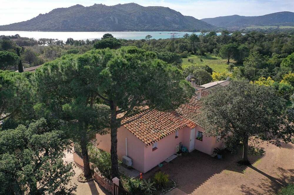 Cosy accommodation, walking distance to the beach, sea-view patio. in Santa Giulia, Porto-Vecchio