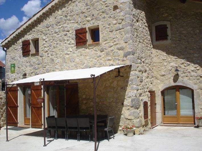 Gîte pour 10 personnes, avec sauna et terrasse, animaux acceptés à La Beaume