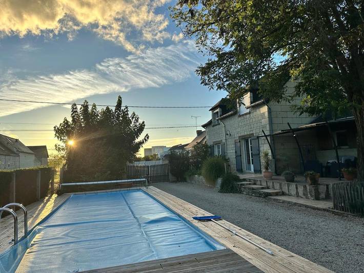 Gîte pour 2 personnes, avec vue et piscine ainsi que terrasse et jardin à Avoine - 3