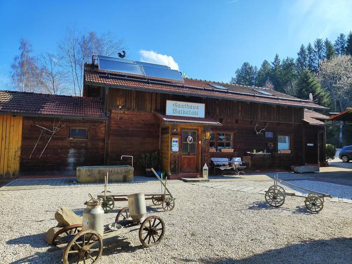Ferienwohnung für 3 Personen, mit Terrasse und Garten sowie Sauna in Arnbruck
