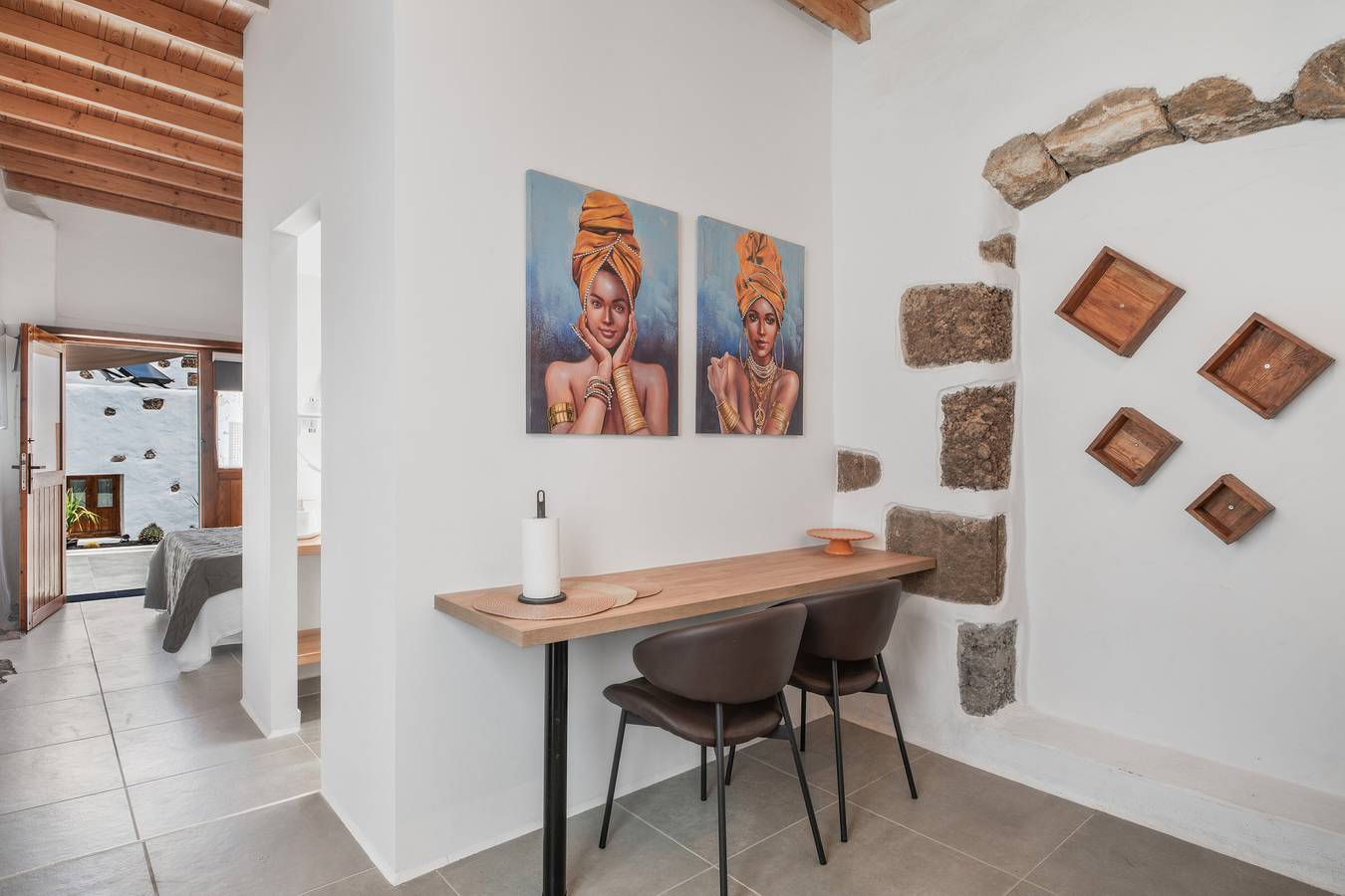 Appartement entier, Vacances 'Tabayesco' avec vue sur la montagne, piscine partagée et Wi-Fi in Tabayesco, Haría