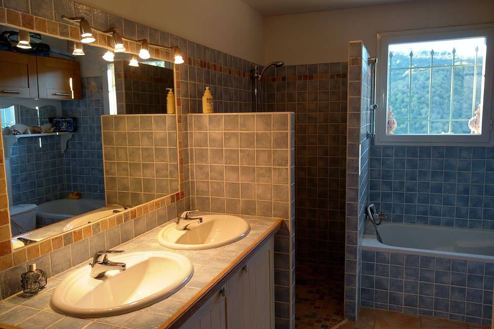 Komfortable Villa mit privatem Pool und Garten, 15 Minuten vom Meer entfernt. in Tanneron, Mittelmeerküste (Frankreich)