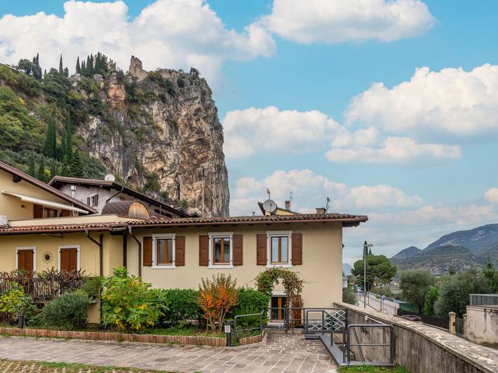 Ferienwohnung für 6 Personen, mit Terrasse und Garten in Arco