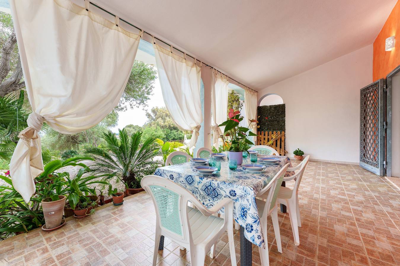 Ganze Wohnung, Ferienwohnung in ruhiger Lage mit Garten in Oniài, Onifai