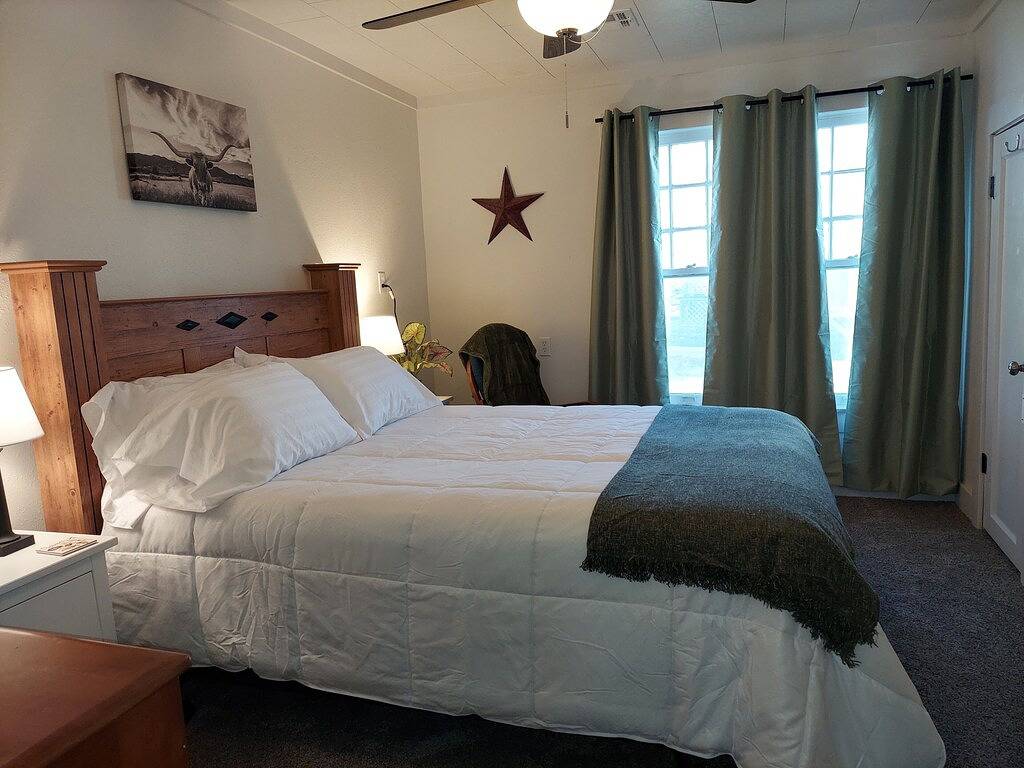 Renovated Bungalow with Cozy Gas Fireplace in Iola, Kansas