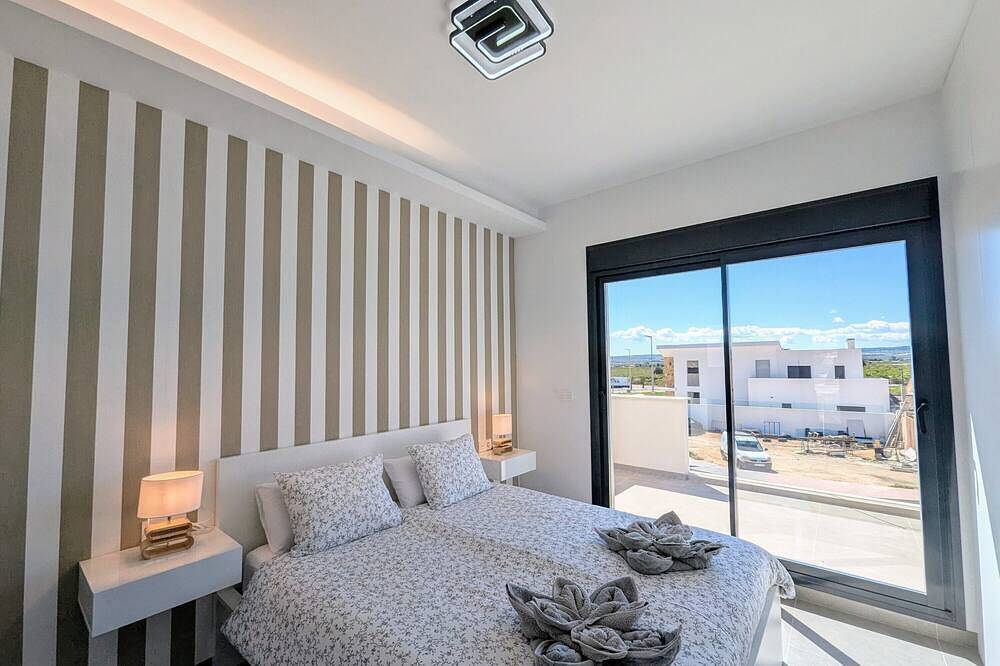 Casa Vacacional 'R-40-E De Obra Nueva' con Piscina Privada, Wi-Fi y Aire Acondicionado in Los Montesinos, Costa Blanca