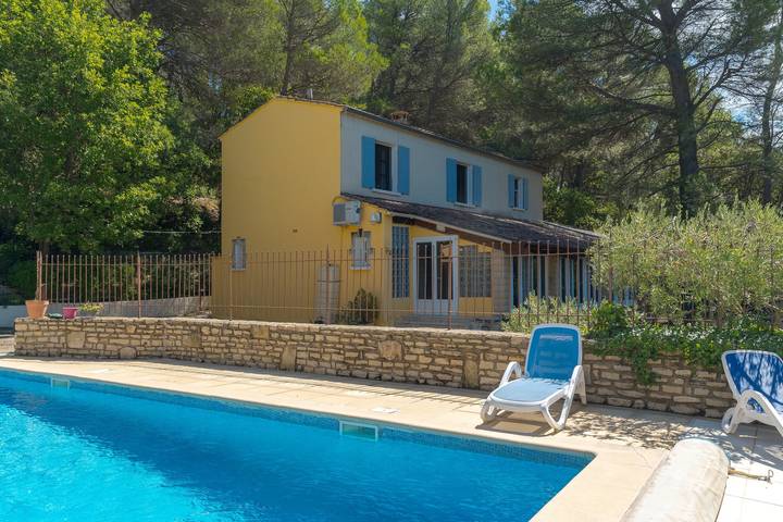 Villa "Les Vallons" con piscina privata, giardino e Wi-Fi in Lioux, Parco naturale regionale del Luberon