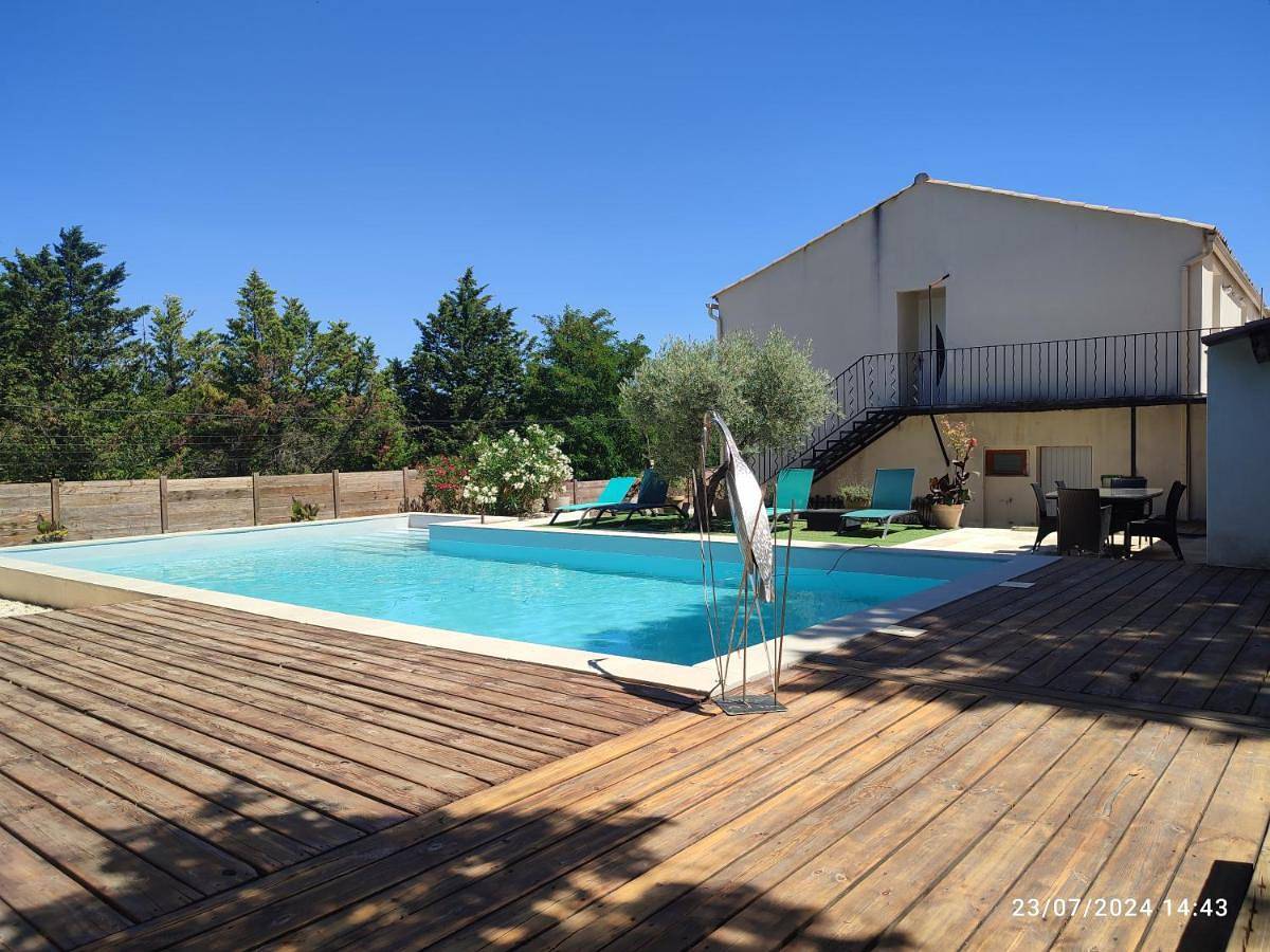 Appartement entier, One-Bedroom Apartment in Lussan, Région de Nîmes