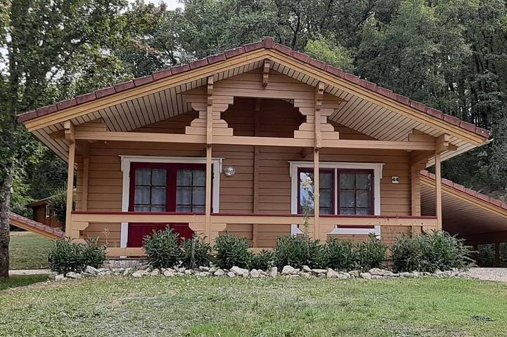 Club vacances pour 6 personnes, avec Terrasse ainsi que Jardin et Piscine dans le Lot