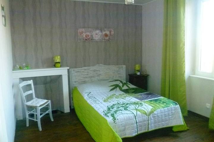 Location de vacances pour 6 personnes, avec terrasse et jardin à Campagne (homonymie) - 2