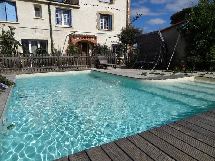 Gîte pour 4 personnes, avec piscine ainsi que terrasse et jacuzzi, animaux acceptés à Saint-Féliu-d'Avall