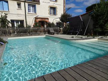 Gîte pour 4 personnes, avec piscine ainsi que terrasse et jacuzzi, animaux acceptés dans les Pyrénées-Orientales