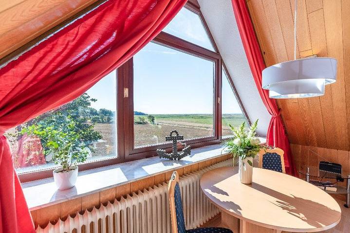 Ganze Wohnung, „Entspannung pur: Ferienwohnung Haus Schultz mit traumhaftem Meerblick“ in Nordfriesische Inseln (Schleswig-Holstein) (Schleswig-Holstein), Utersum