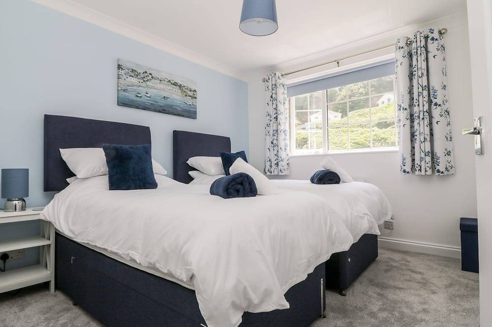 Beach Cottage, pet friendly, country holiday cottage in Portreath in Portreath, Cornwall