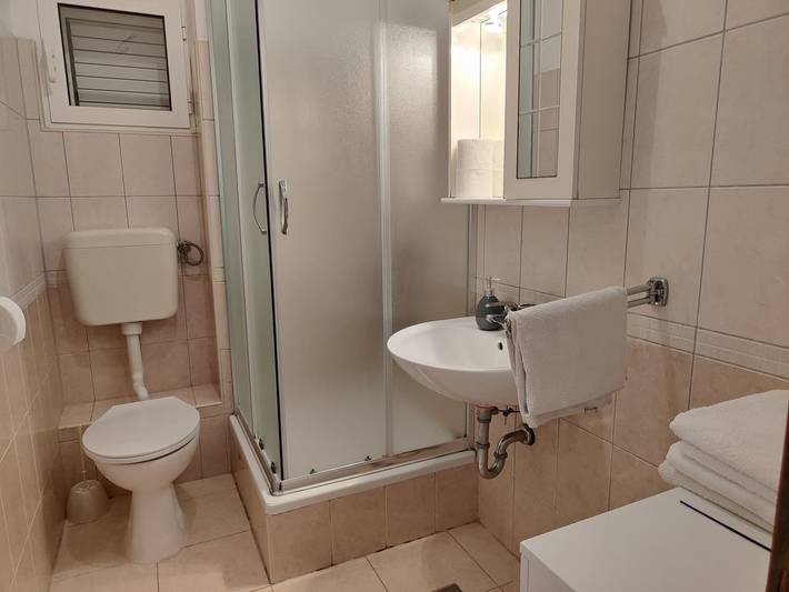 Ferienwohnung für 4 Personen, mit Balkon und Garten in Primosten - 3