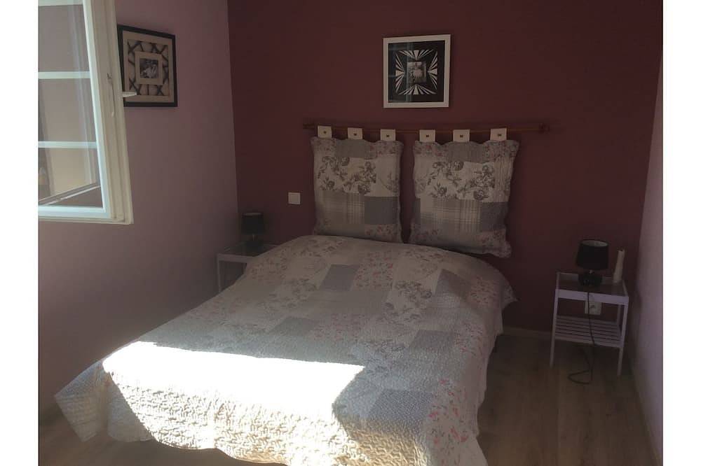 Spacious, bright village house close to tourist attractions in Lançon-Provence, Region de Aix-en-Provence