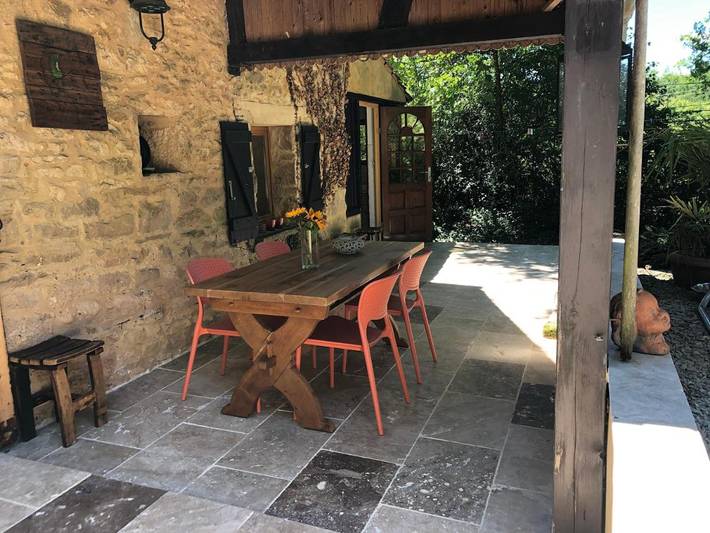 Location de vacances pour 5 personnes, avec piscine et jardin ainsi que terrasse et vue à Fajoles - 2