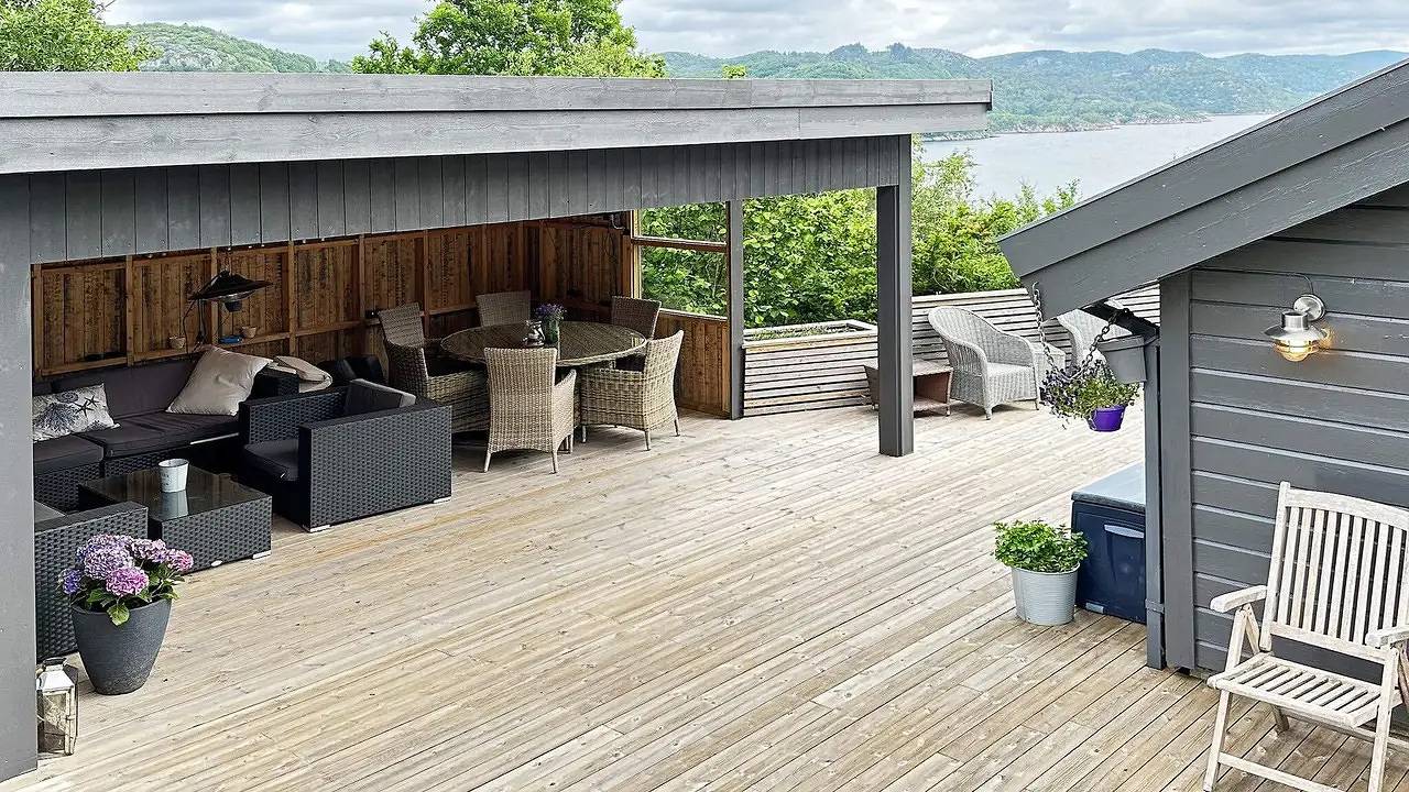 Feriehus for 10 personer med terrasse in Revøy, Lyngdal