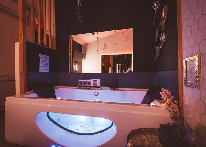 Gîte pour 2 personnes, avec terrasse ainsi que jacuzzi et sauna dans Plage Lydia - 3