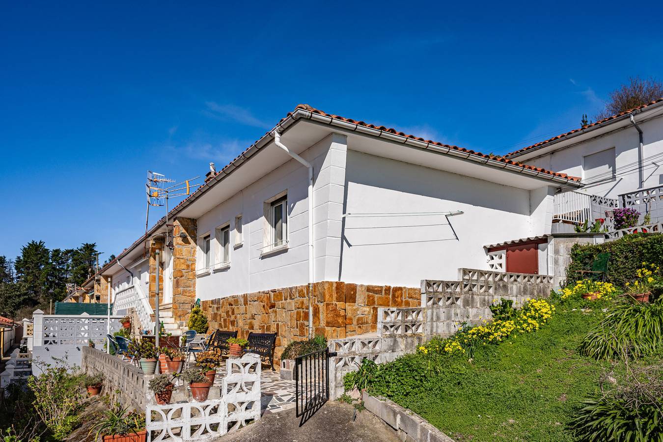 Casa Vacacional 'El Rincón De Pocholo' con Wi-Fi in Lastres, Colunga
