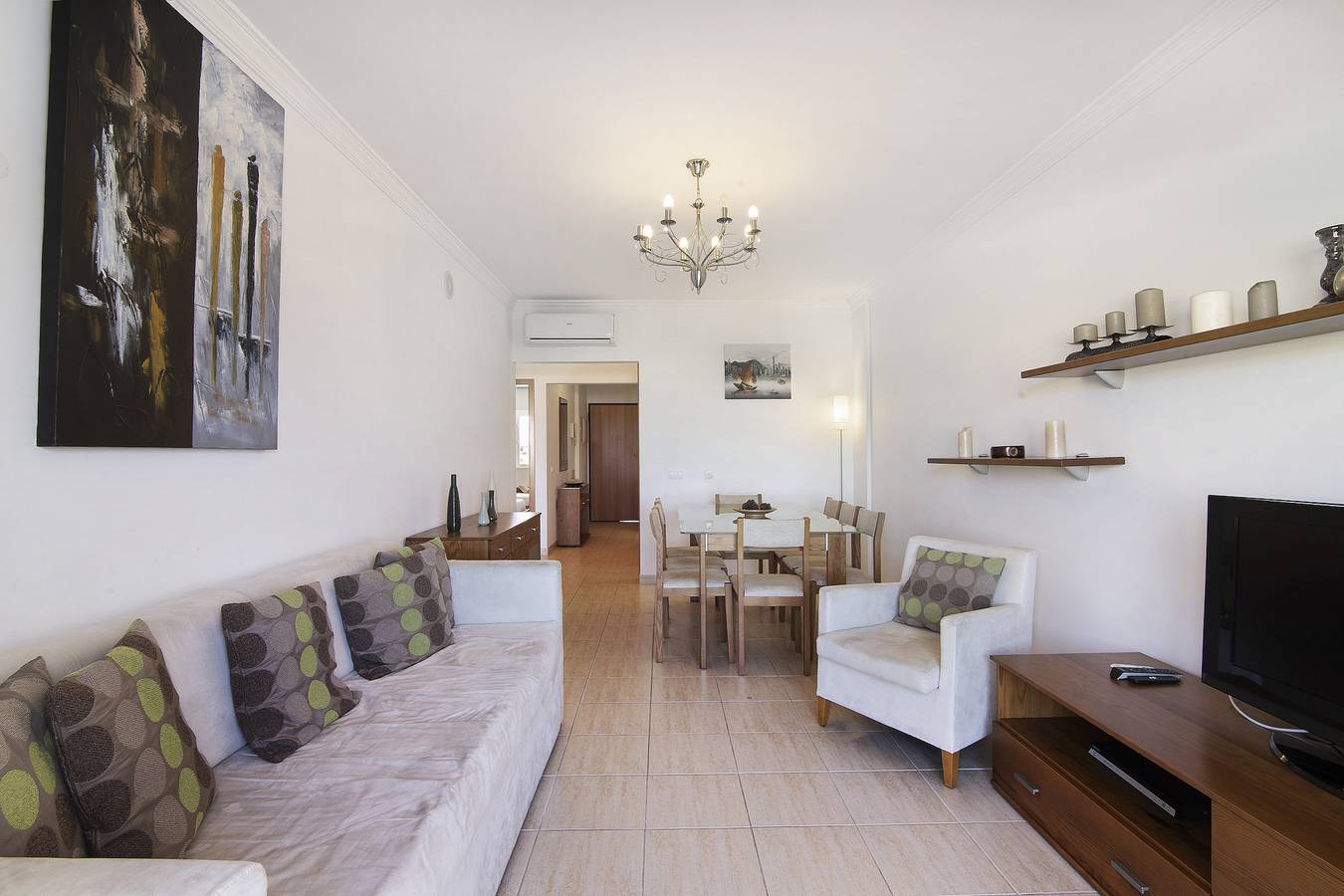 Entire apartment, Apartment 'Salgados Sea View' with Shared Pool, Wi-Fi and Air Conditioning in Guia, Faro District