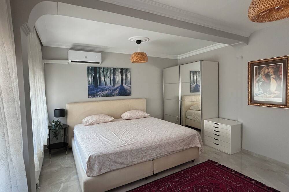 Appartement entier, Renovated comfy apartment with unique sea view in Izmir, Égée turque