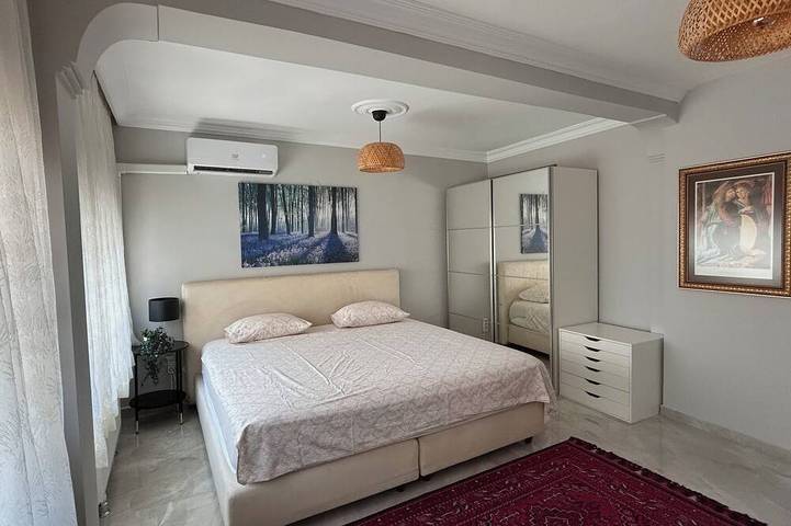 Ganze Wohnung, Renovated comfy apartment with unique sea view in Izmir, Türkische Ägäis