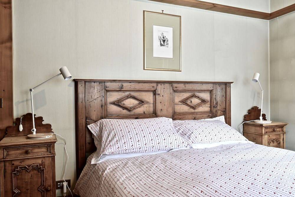 Entire apartment, Beautiful 3 bedroom flat in Cortina with car park in Cortina d'Ampezzo, Dolomiti Superski