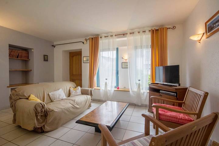 Gîte pour 5 personnes, avec jardin et terrasse à Plougoumelen - 2