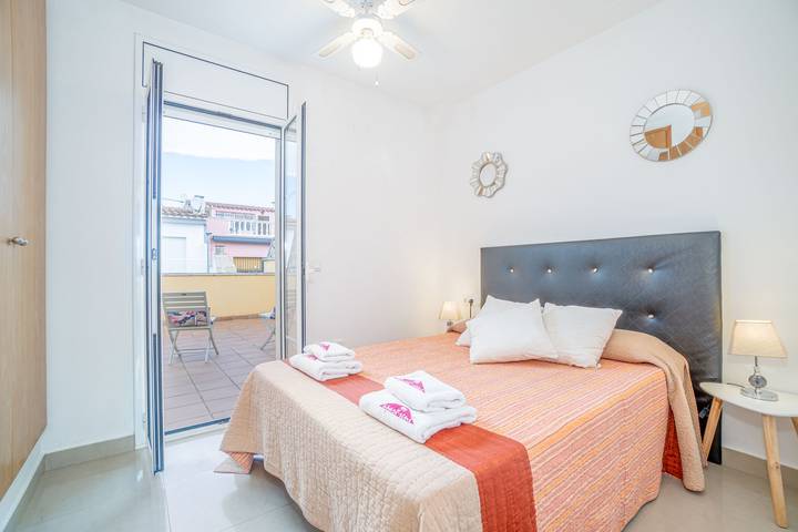 Casa rural para 6 personas, con terraza, Se admiten mascotas en Castellón de Ampurias - 4