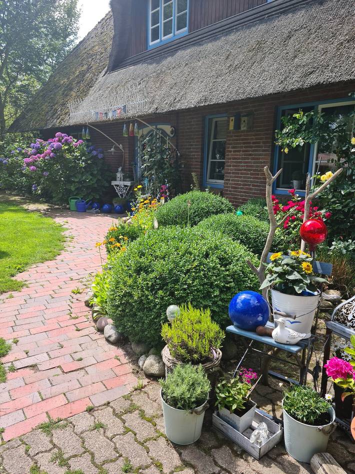 Entire apartment, Apartment 'Ferienwohnung Op De Warft' with Private Garden, Balcony and Wi-Fi in Neukirchen (Nordfriesland), North Friesland