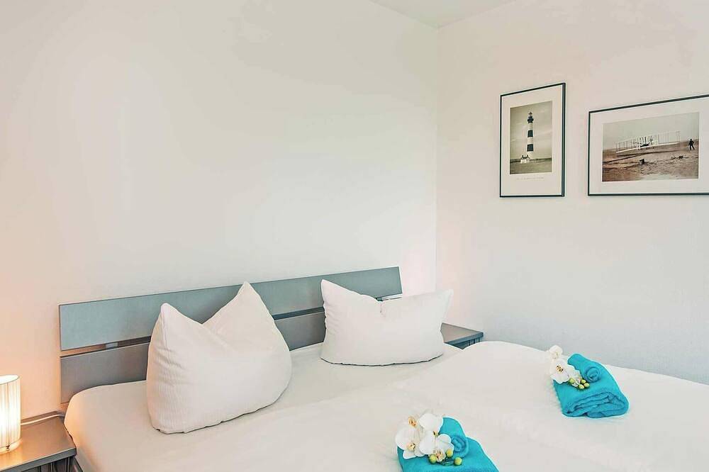 Entire apartment, Sellin 7B Vacation Rental - A Natural Idyll by the Lake in Sellin (Usedom), Heringsdorf