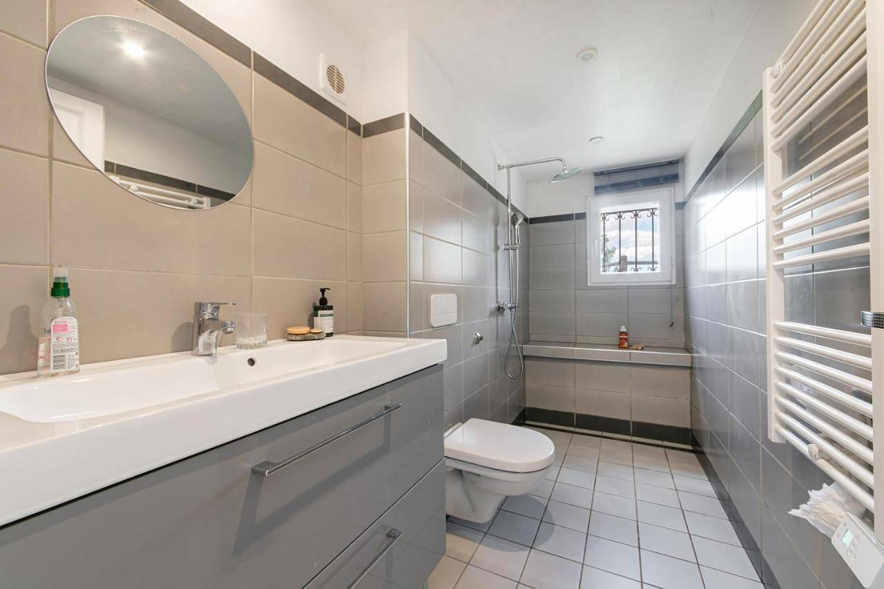 Appartement entier, Two-Bedroom Apartment in Barjols, Région de Brignoles