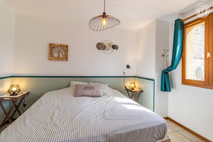 Location de vacances pour 3 personnes, avec terrasse ainsi que jardin et jacuzzi à Saint-Genix-sur-Guiers - 3