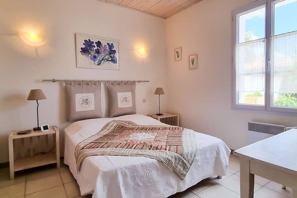 Villa on one level, at a place called La Passe in La Couarde-sur-Mer, Ile de Re
