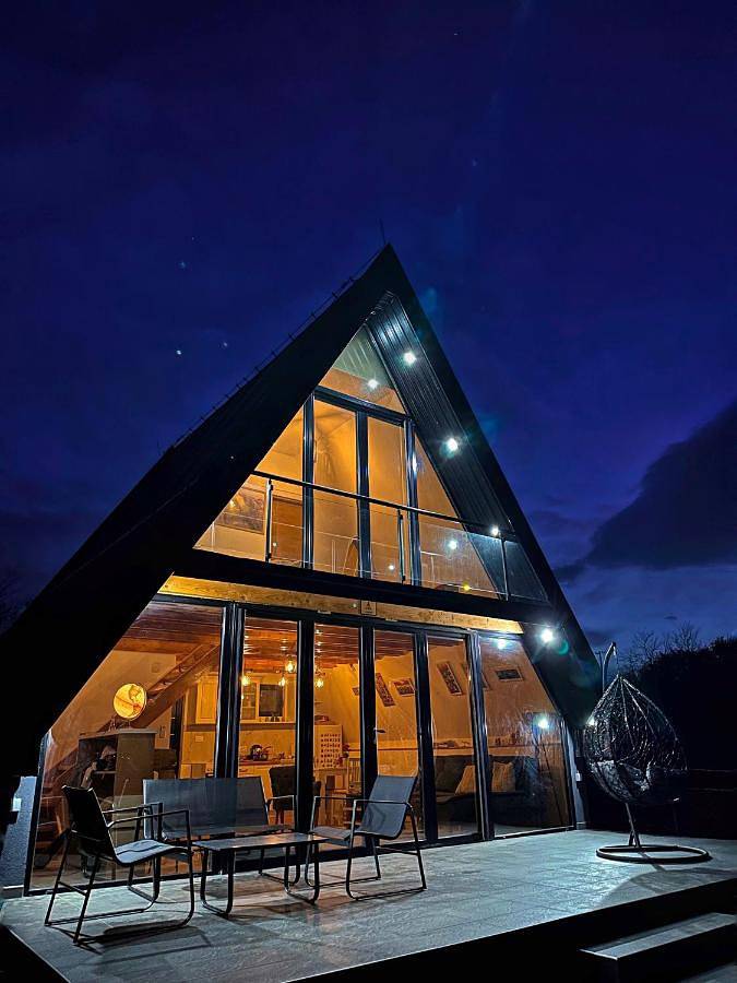 Location de vacances pour 4 personnes, avec vue ainsi que jardin et balcon à Despotovac