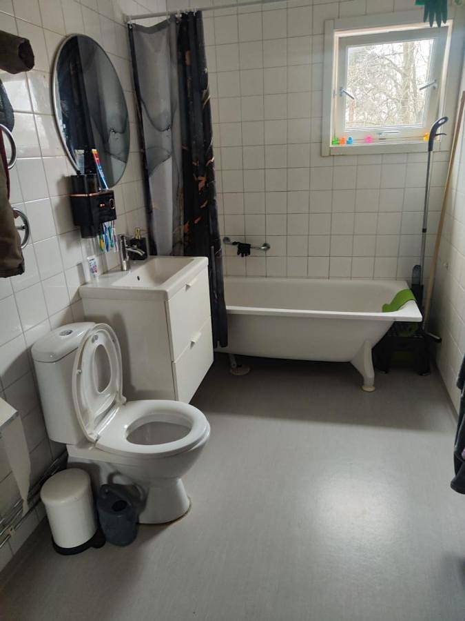 Gîte pour 7 personnes, avec jardin ainsi que piscine et vue, animaux acceptés dans Orebro - 4