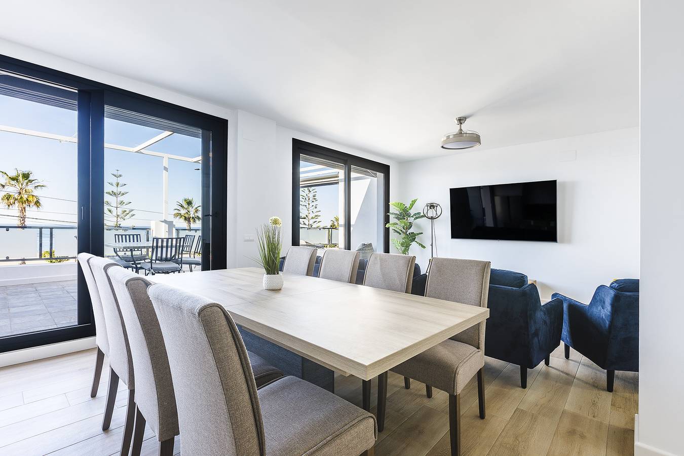 Entire apartment, A&N Benajarafe Grand Beachfront Villa Apartment – in Benajarafe, Vélez-Málaga