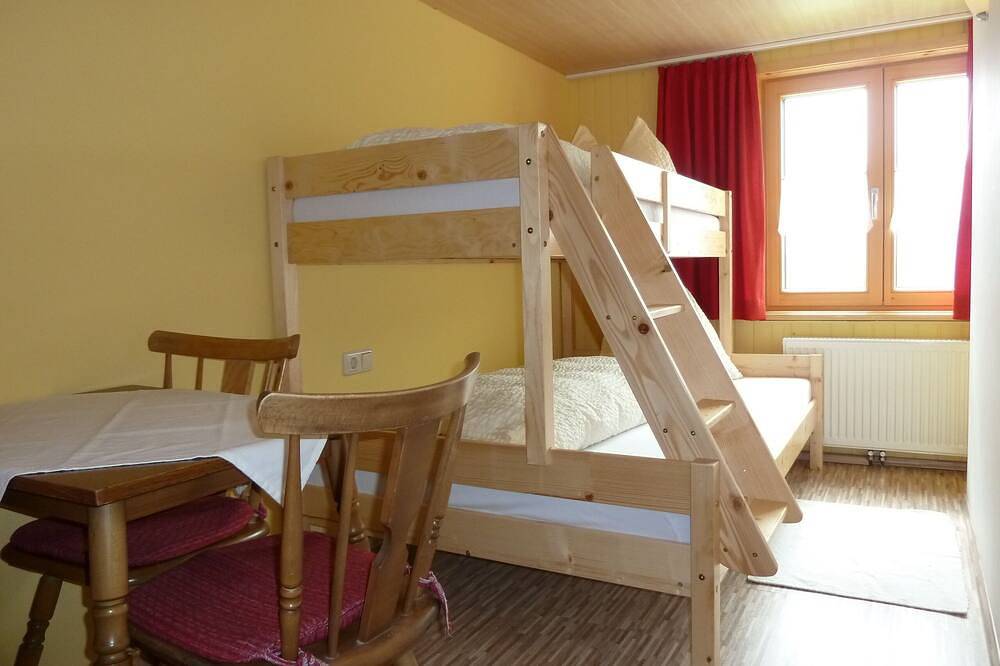 Ganze Wohnung, Gemütliche Ferienwohnung im Ferienhaus Schwendehof in Fontanella, Bezirk Bludenz